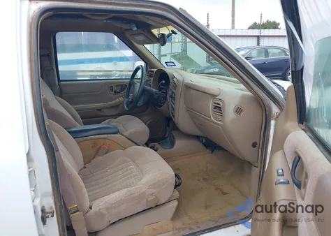 1998 Chevrolet Blazer Ls from USA, damaged, VIN 1GNDT13W6W2257621